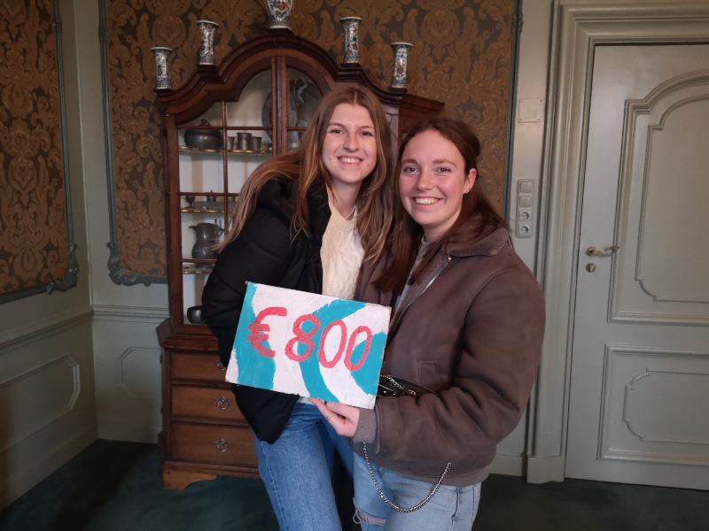 Dispuut Carte Blanche doneert € 800,-